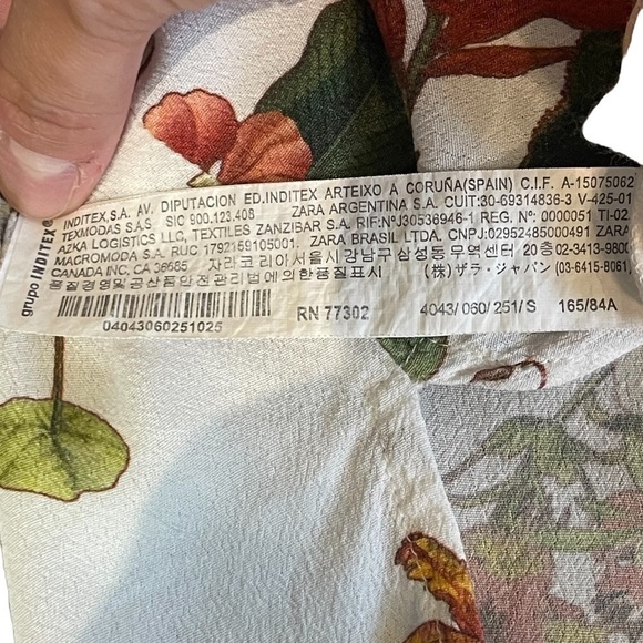 Euc Zara Woman 3/4 sleeve top, floral, v-neck, white/multicolour, size Small. - Picture 11 of 11